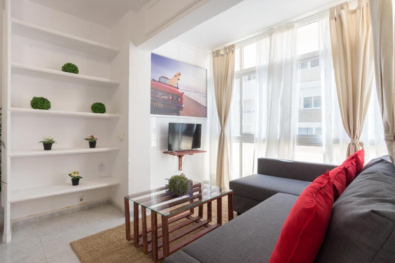 Bright Beachfront Appartement *